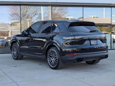 Used 2022 Porsche Cayenne image 3