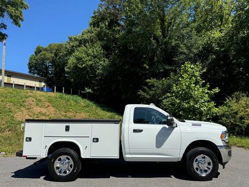 New 2024 RAM 2500 Tradesman w/ Chrome Appearance Group image 6