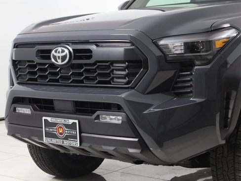 Used 2025 Toyota Tacoma TRD Off-Road image 50