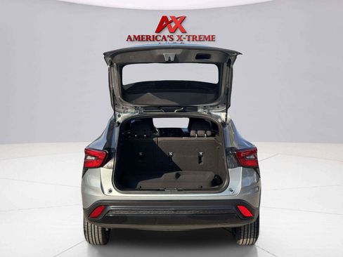 Used 2024 Chevrolet Trax RS w/ Sunroof Package FWD image 55