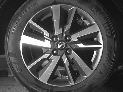 Used 2025 Nissan Versa SV FWD image 15