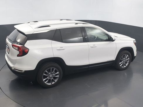 Used 2023 GMC Terrain SLT image 3
