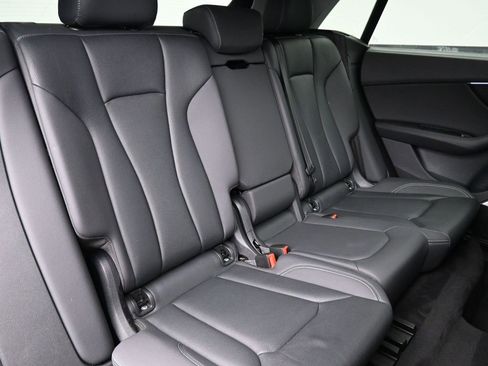 Used 2021 Audi Q8 Prestige w/ Prestige Package image 23