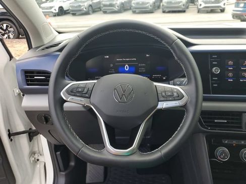 Used 2023 Volkswagen Taos SE w/ Panoramic Sunroof Package FWD image 31