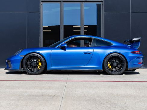 Certified 2018 Porsche 911 GT3 image 2