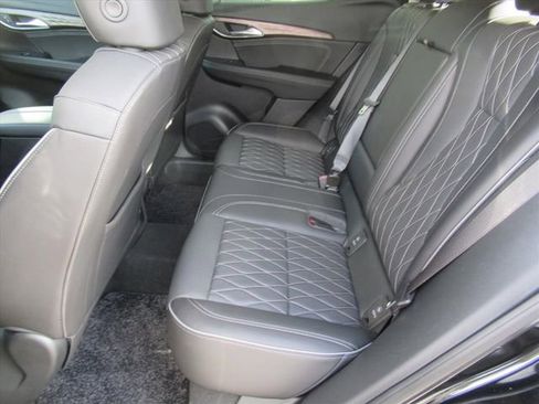 Used 2023 Buick Envision Avenir image 30