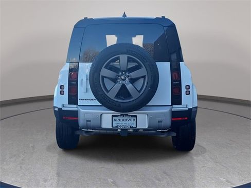 Used 2025 Land Rover Defender 90 S image 6