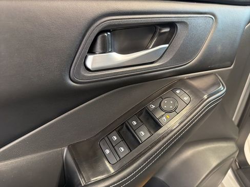 Used 2025 Nissan Rogue SV FWD image 21