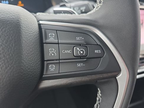 New 2025 Jeep Grand Cherokee L Limited w/ Trailer Tow Package image 20