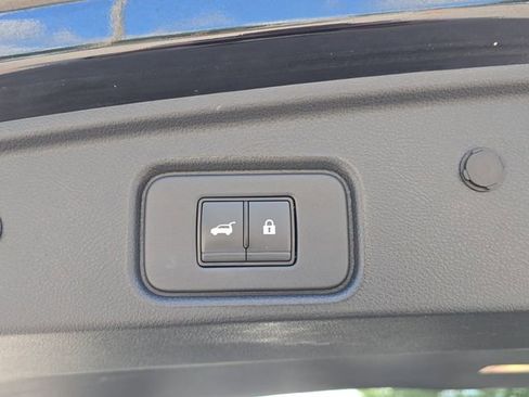Certified 2023 Nissan Pathfinder SL FWD image 11