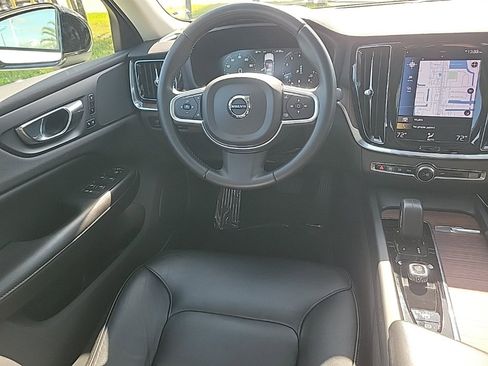 Used 2022 Volvo S60 B5 Momentum w/ Premium Package image 10