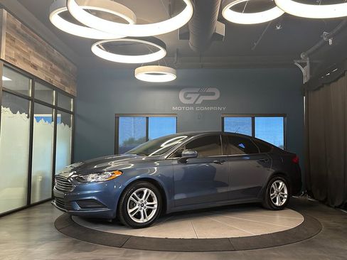 Used 2018 Ford Fusion SE w/ Fusion SE Technology Package FWD image 7