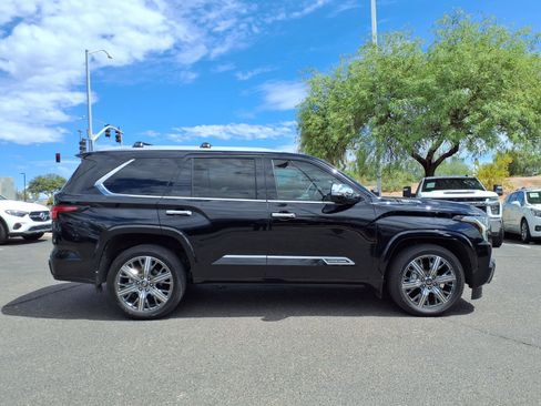 Used 2025 Toyota Sequoia Capstone AWD/4WD image 4
