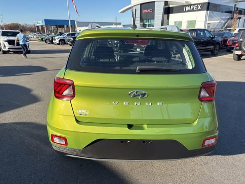 Used 2024 Hyundai Venue SEL image 4