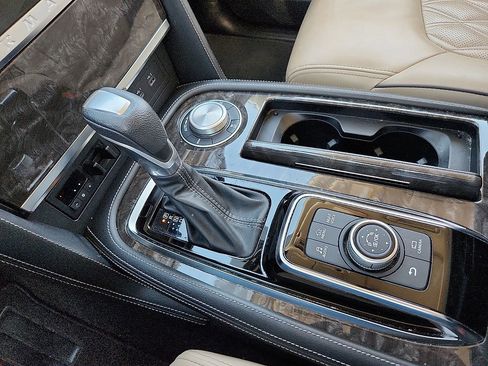 Used 2022 Nissan Armada Platinum image 12