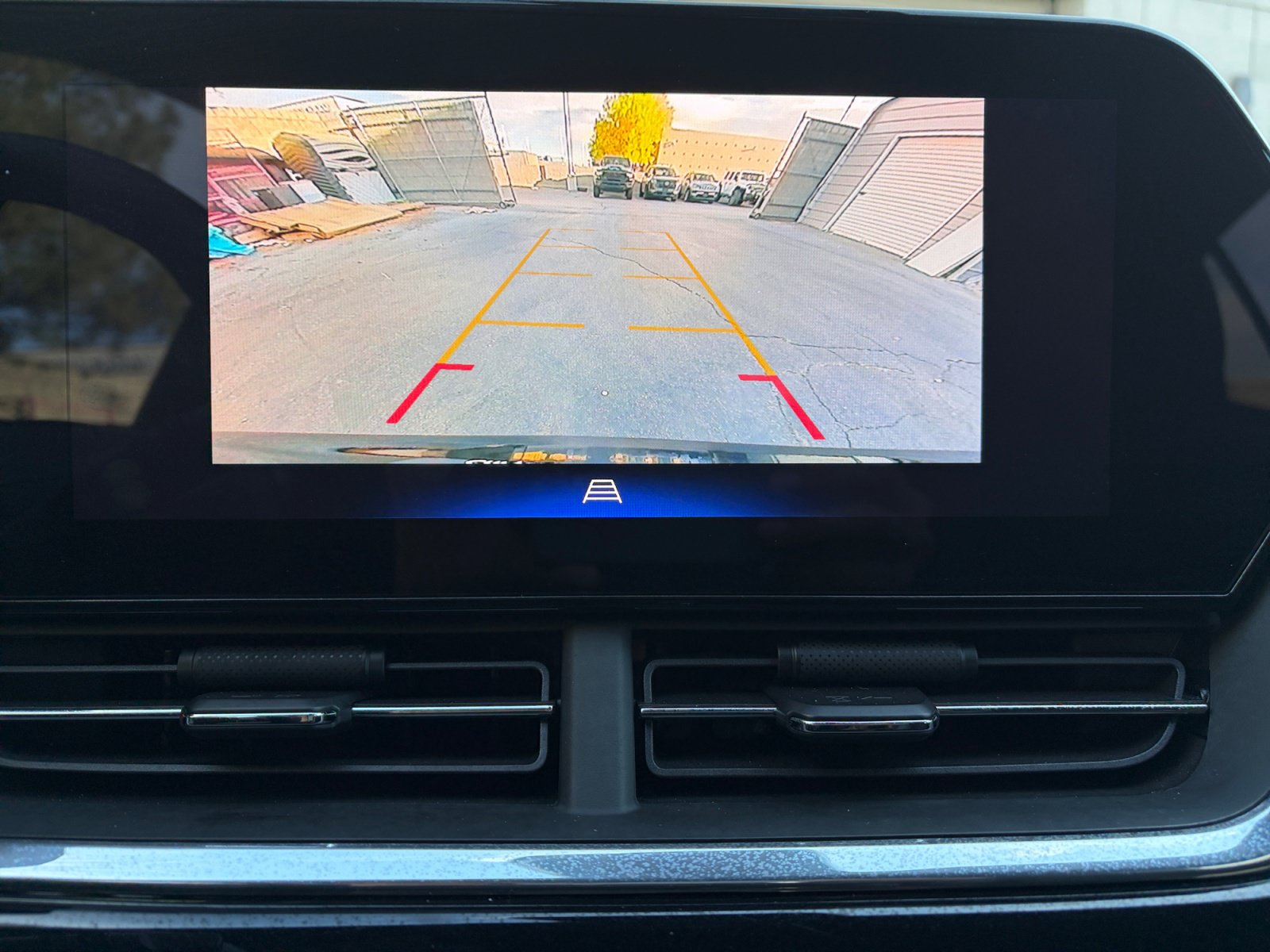 Used 2025 Chevrolet Trax RS w/ Sunroof Package FWD image 32