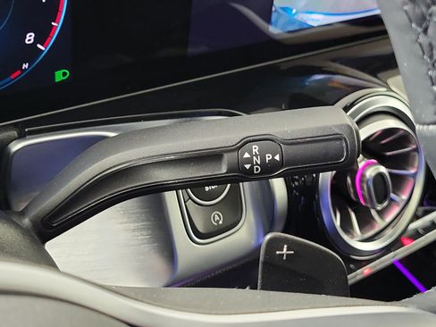 Used 2021 Mercedes-Benz GLB 250 4MATIC w/ Premium Package image 21