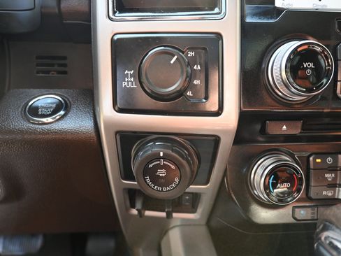 Used 2018 Ford F150 King Ranch w/ Equipment Group 601A Luxury AWD/4WD image 17