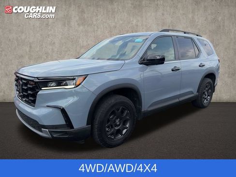 Used 2025 Honda Pilot TrailSport image 5