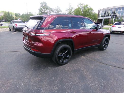 Used 2023 Jeep Grand Cherokee Altitude AWD/4WD image 3