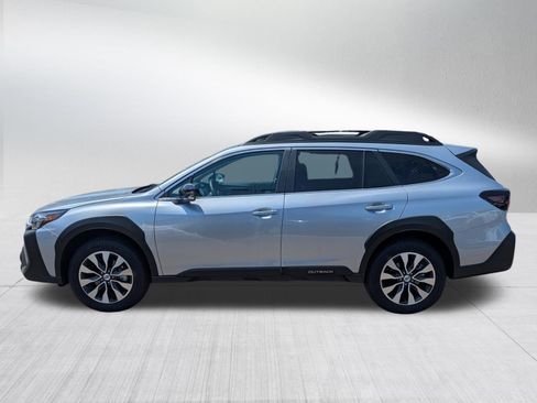 Used 2025 Subaru Outback Limited AWD/4WD image 4