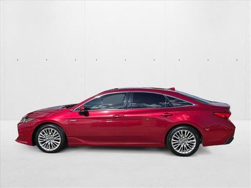 Used 2021 Toyota Avalon Limited image 9