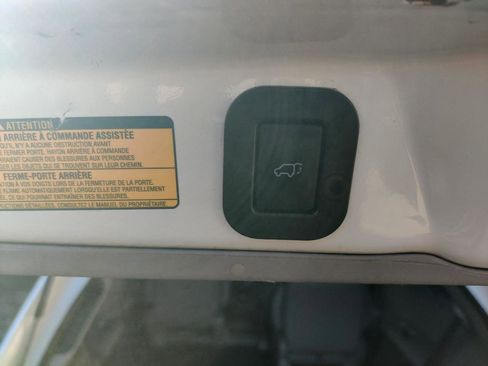 Used 2015 Toyota Sienna XLE image 16