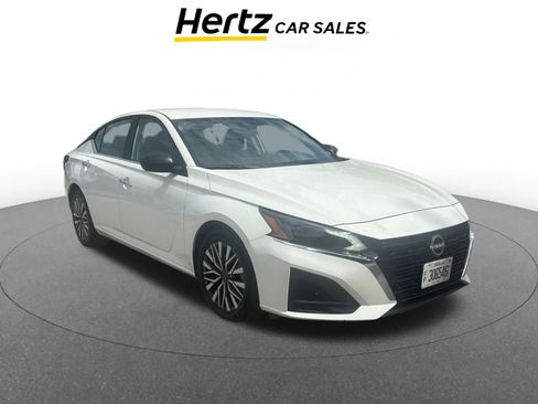 Used 2025 Nissan Altima 2.5 SV image 1