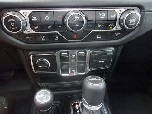 Used 2025 Jeep Gladiator Sport AWD/4WD image 24
