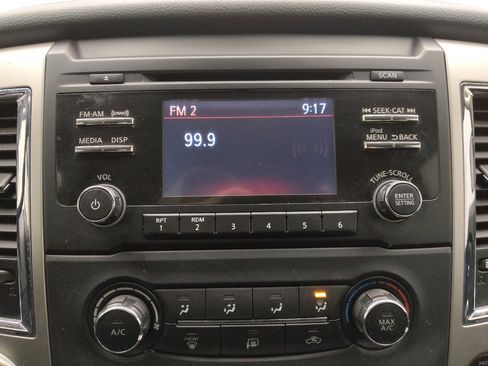 Used 2018 Nissan Titan SV image 25