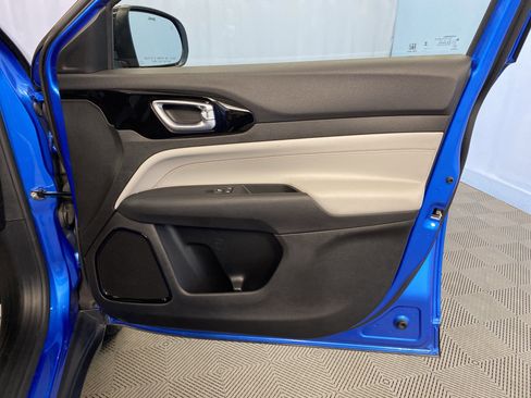 Certified 2024 Jeep Compass Limited image 43