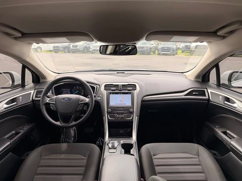Used 2019 Ford Fusion SE FWD image 22