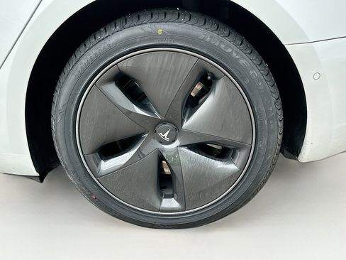 Used 2020 Tesla Model 3 Standard Range Plus image 11