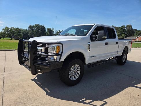 Used 2017 Ford F250 XLT AWD/4WD image 3