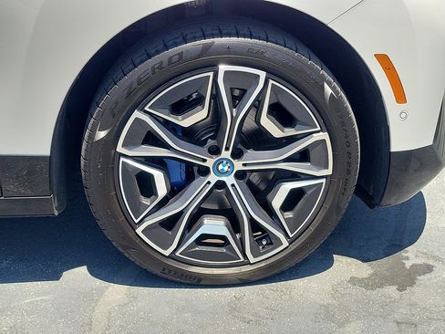 Used 2024 BMW iX xDrive50 w/ Sport Package AWD/4WD image 5