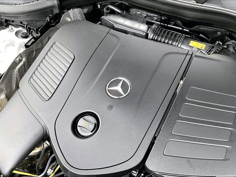 Certified 2025 Mercedes-Benz GLC 300 4MATIC image 33