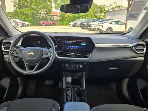 Used 2025 Chevrolet TrailBlazer LT AWD/4WD image 24