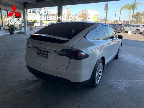 Used 2018 Tesla Model X 75D image 3