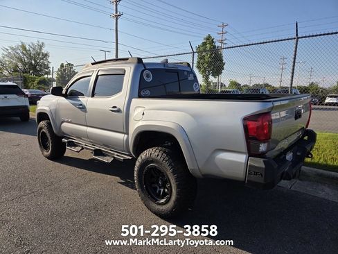 Used 2018 Toyota Tacoma SR5 AWD/4WD image 8