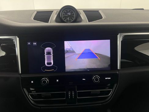Certified 2024 Porsche Macan image 35