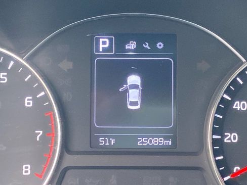 Used 2018 Kia Forte LX w/ LX Rear Camera Package image 18