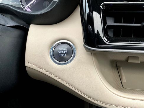 Used 2023 Toyota Highlander XLE image 16