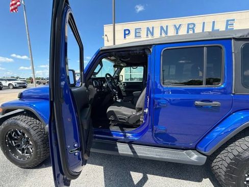 Used 2020 Jeep Wrangler Unlimited Sahara AWD/4WD image 9