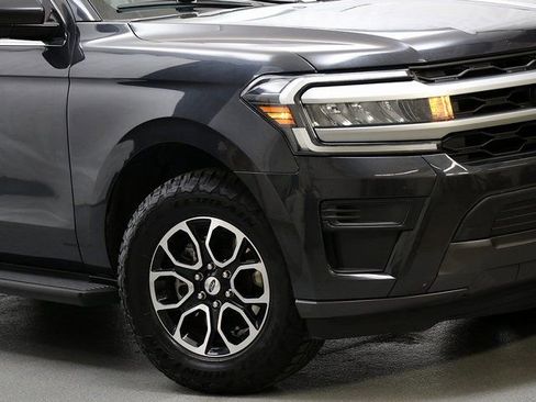 Used 2024 Ford Expedition Max XLT image 3
