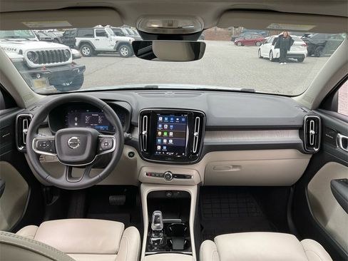 Used 2024 Volvo XC40 B5 Plus w/ Protection Package Premier image 18