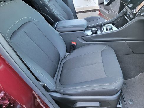 Used 2025 Jeep Grand Cherokee Laredo image 13