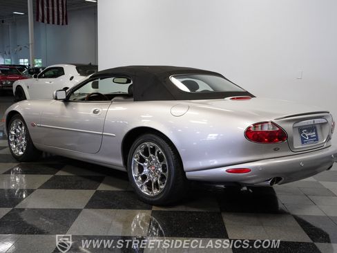 Used 2001 Jaguar XK8 Convertible image 9