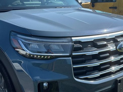 Used 2025 Ford Explorer Active w/ Active Comfort Package AWD/4WD image 3