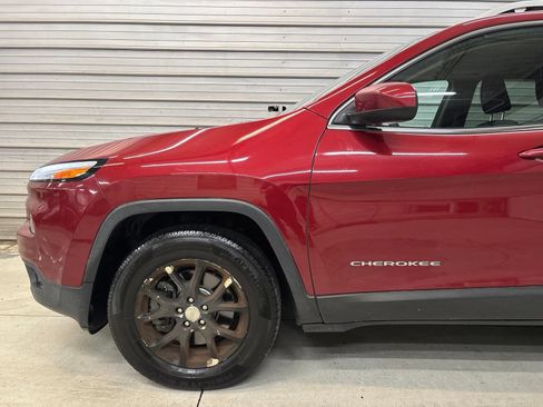 Used 2015 Jeep Cherokee Latitude AWD/4WD image 4