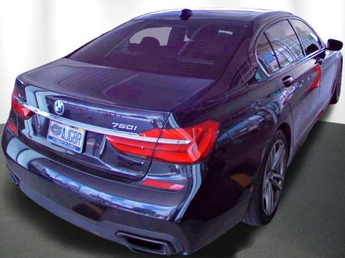Used 2019 BMW 750i xDrive w/ Luxury Rear Seating Package AWD/4WD image 12
